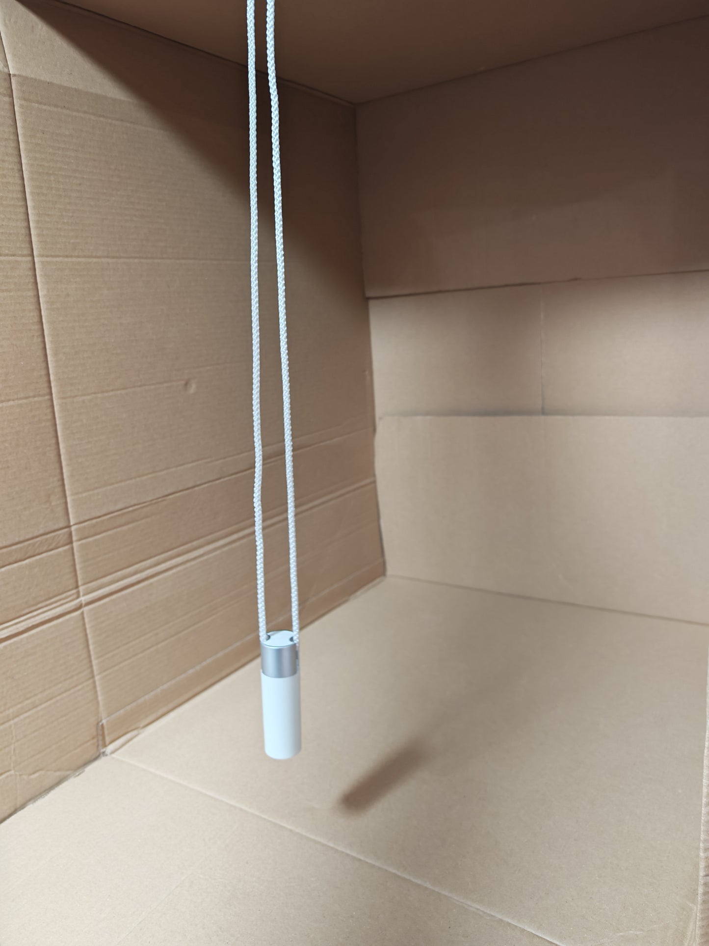 DZSEE Bathroom Light Pull Cord Handle-50g Weight, Stylish Light Pull Cord Handle, Plastic & Iron Construction- White
