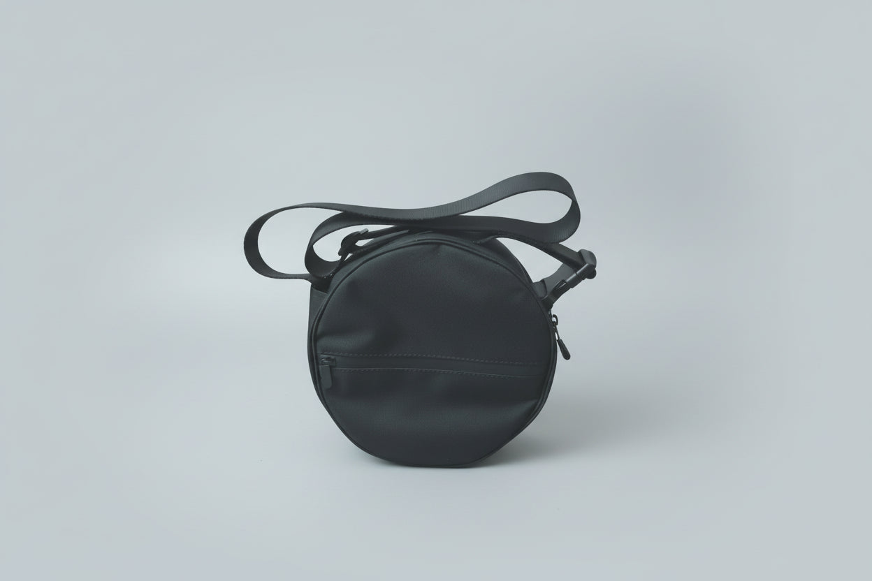 Iconic Strength Mini Gym Bag – Plate-Style Fitness Crossbody for Lifting Gear, Bands & Daily Essentials