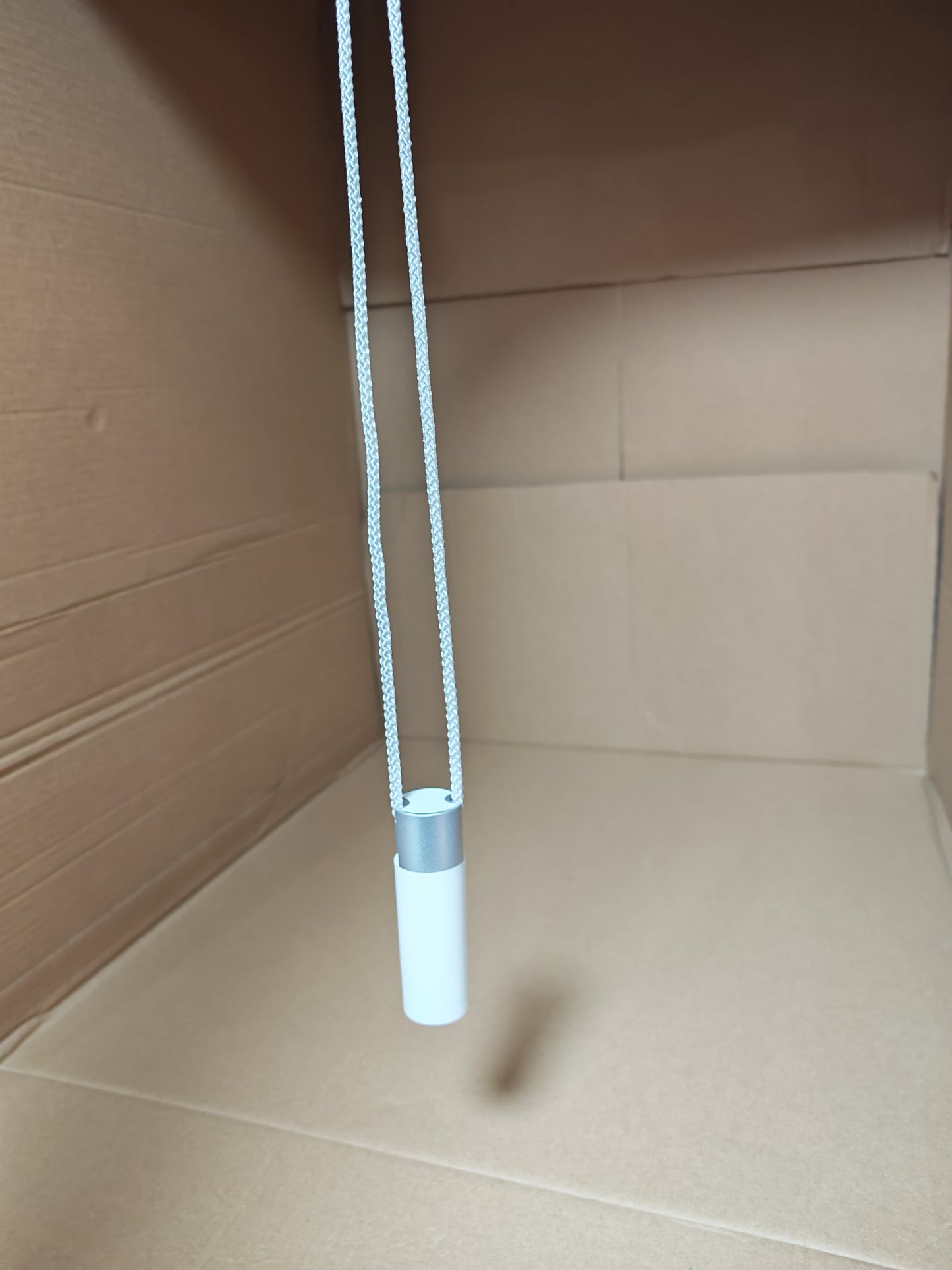 DZSEE Bathroom Light Pull Cord Handle-50g Weight, Stylish Light Pull Cord Handle, Plastic & Iron Construction- White